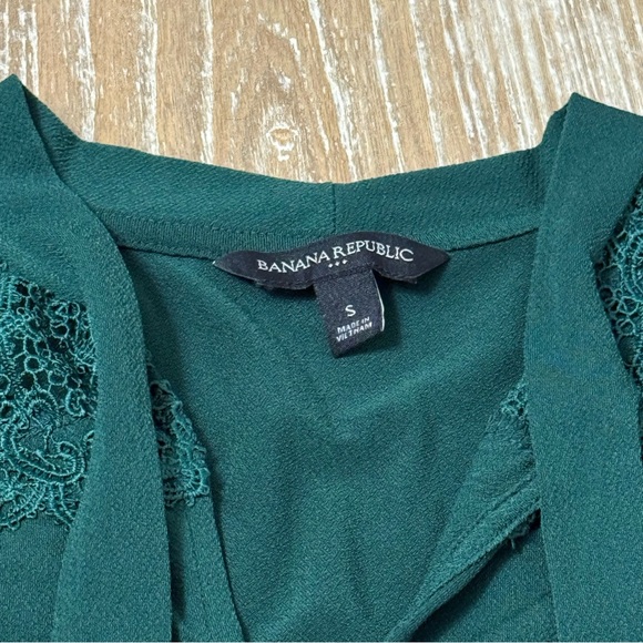 Banana Republic Emerald Green Neck Tie Sleeveless Top Women’s Small Career Wear - Picture 6 of 9